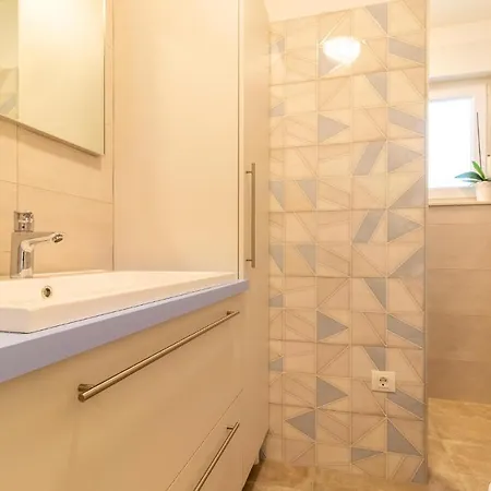 Gorgeous In With Wifi Holiday home Medulin